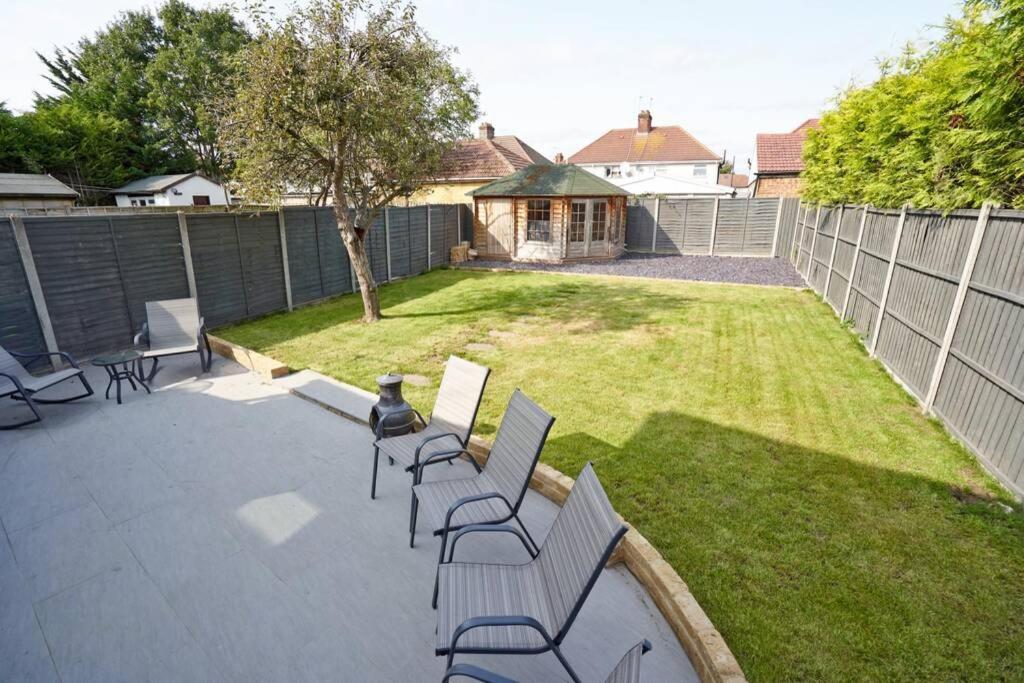 Home From Home - 4 Double Bed House With Parking Slough Exterior foto