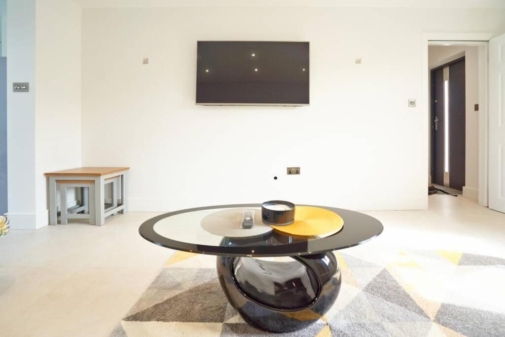 Home From Home - 4 Double Bed House With Parking Slough Exterior foto